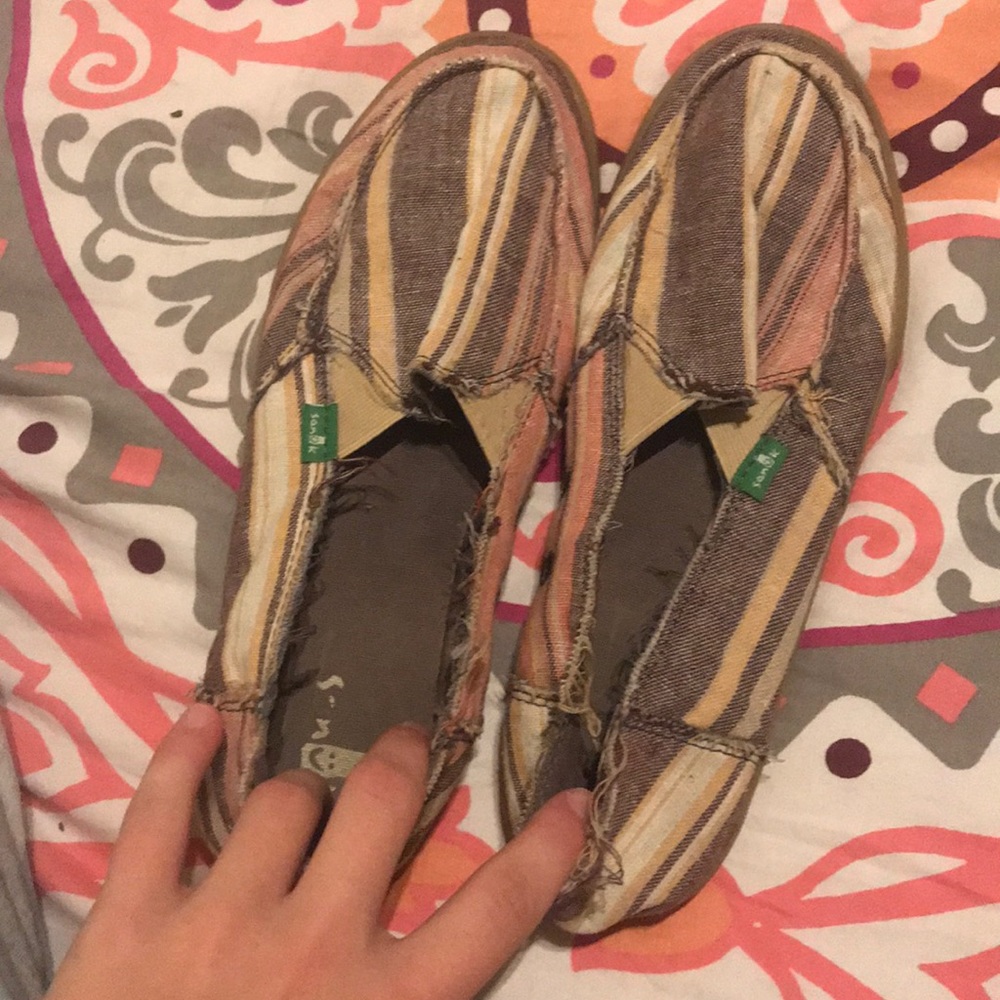 sanuk slip on!